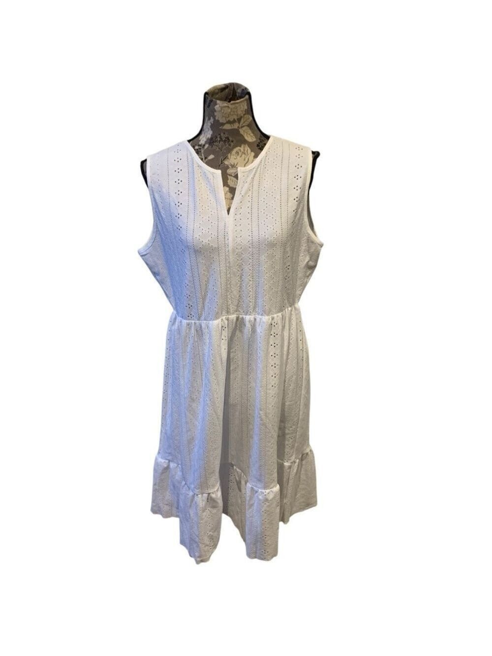 BEACHSISSI White Eyelet V Neck Dress size XL
